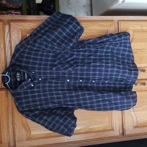 Like new short sleeve shirt with pocket
